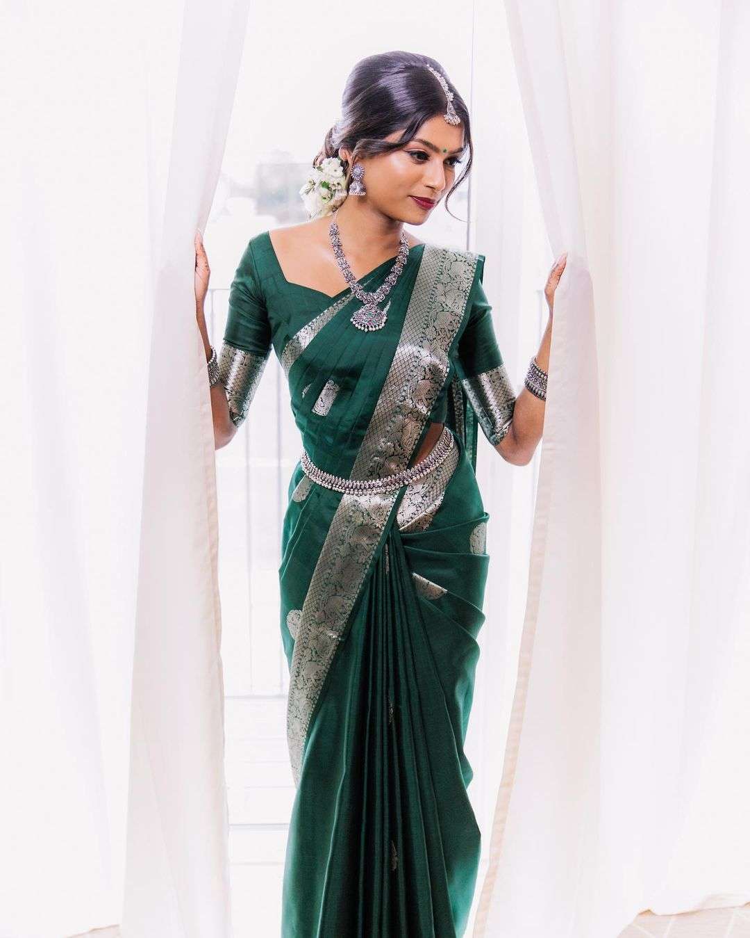 Exquisite Green Banarasi Silk Saree With Uplifting Blouse Piece