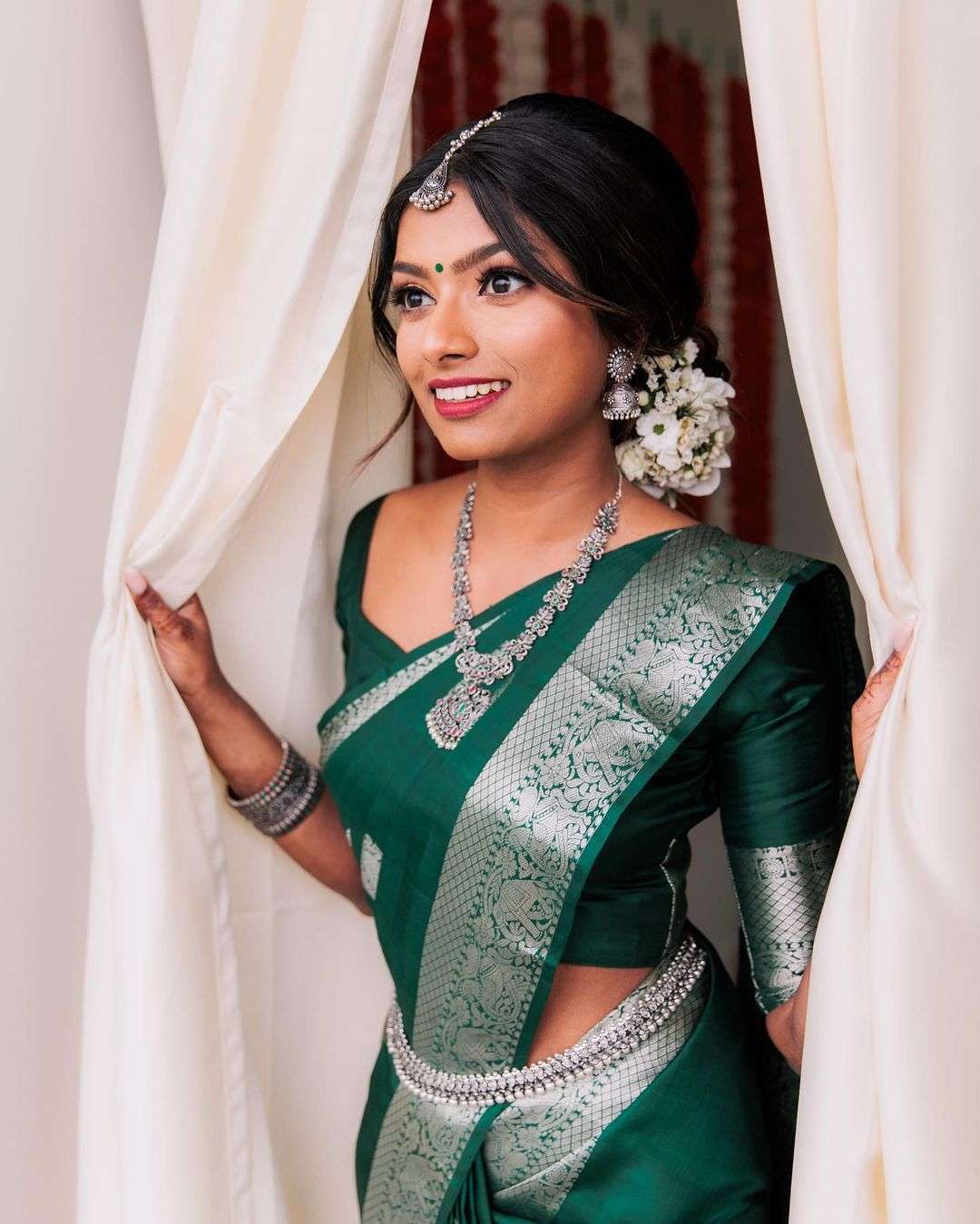 Exquisite Green Banarasi Silk Saree With Uplifting Blouse Piece