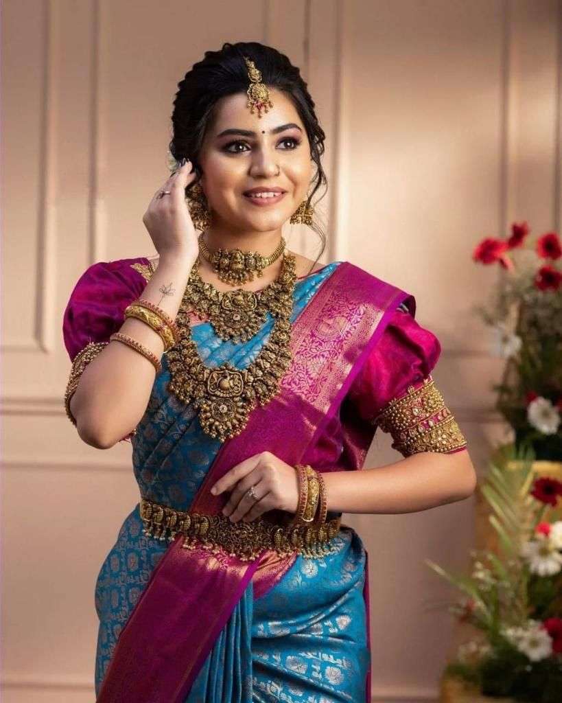 Charismatic Blue Soft Silk Saree With Wonderful Blouse Piece