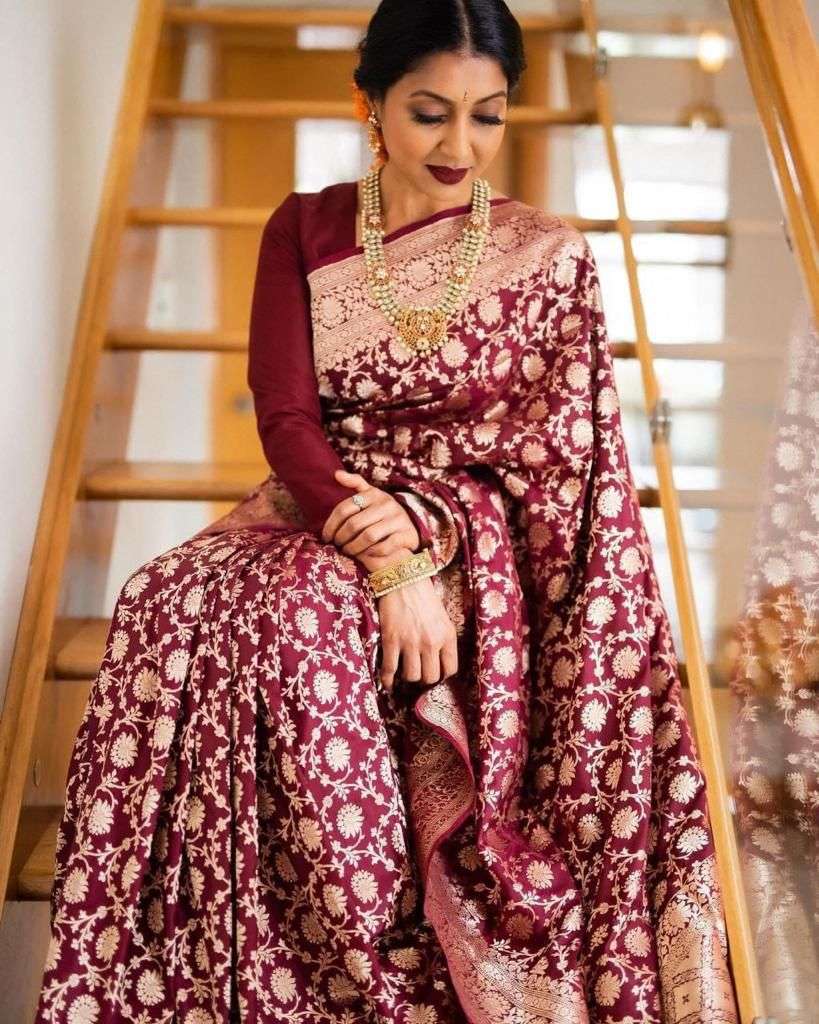 Splendid Maroon Banarasi Silk Saree With Arresting Blouse Piece