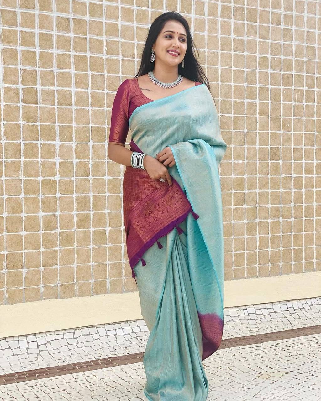Classy Firozi Kanjivaram Silk Saree With Uplifting Blouse Piece
