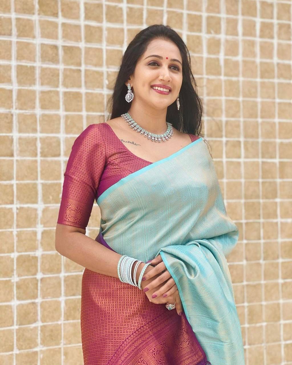 Classy Firozi Kanjivaram Silk Saree With Uplifting Blouse Piece