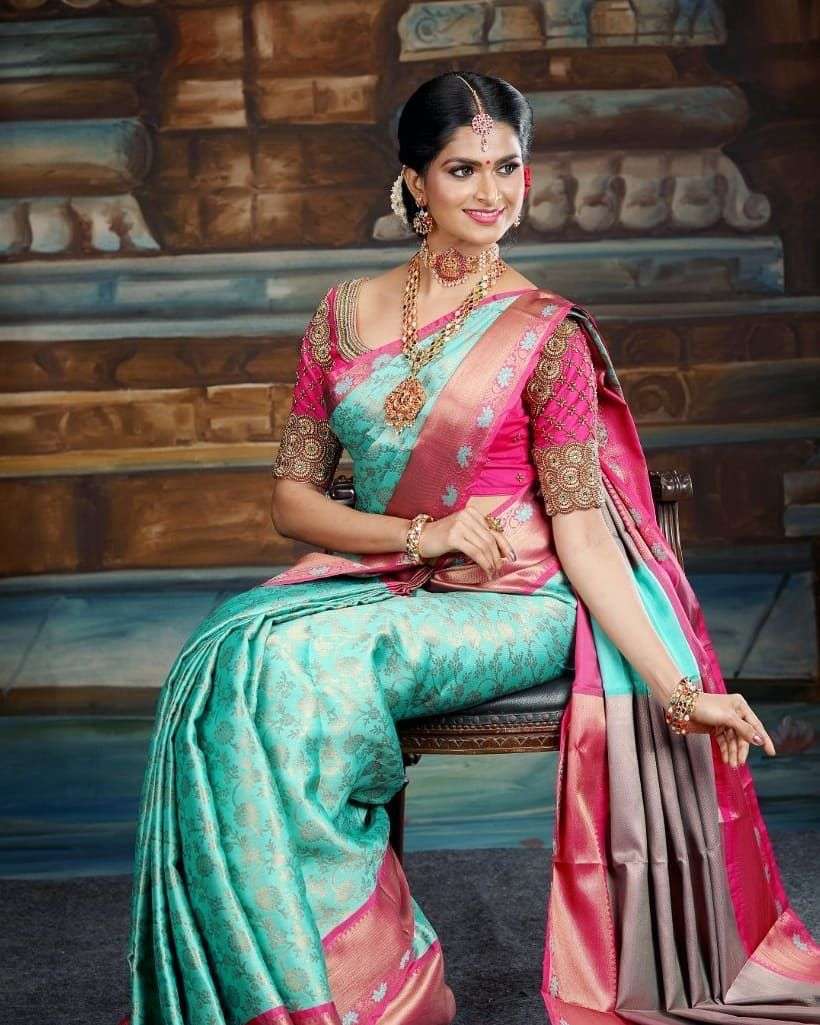 Exquisite Firozi Soft Silk Saree With Delightful Blouse Piece