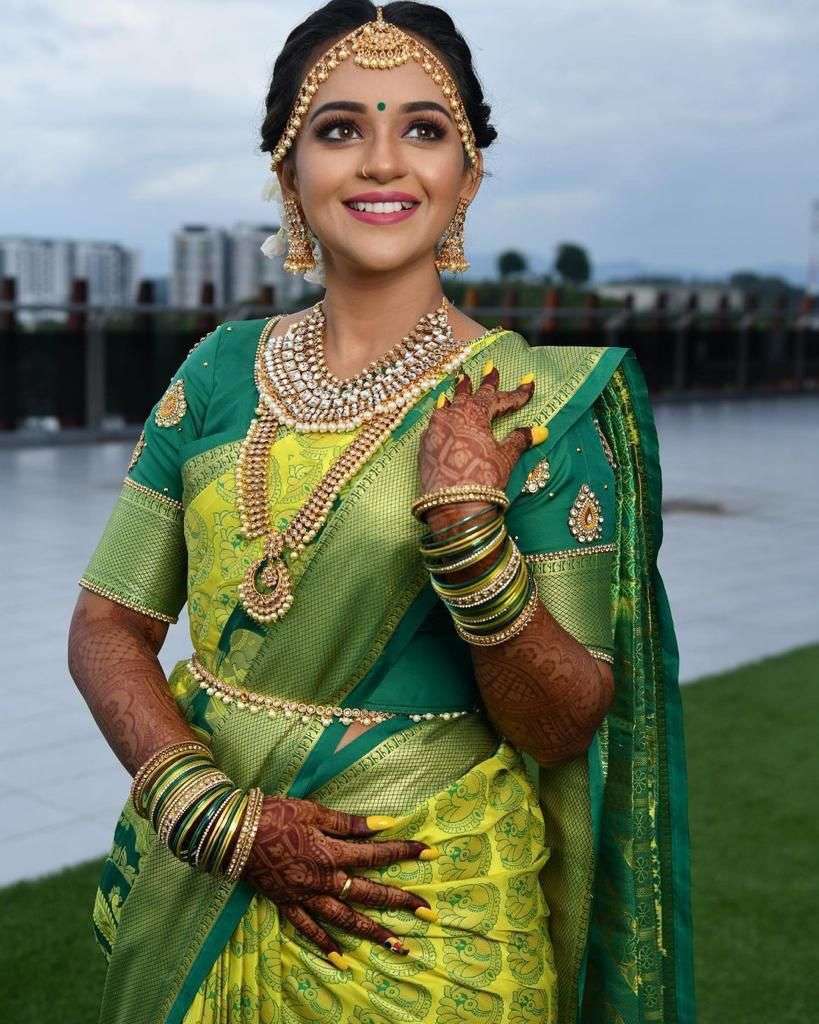 Dazzling Yellow Banarasi Silk Saree With Alluring Blouse Piece