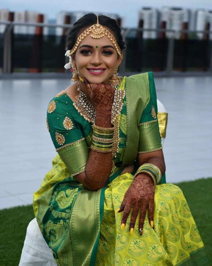 Dazzling Yellow Banarasi Silk Saree With Alluring Blouse Piece