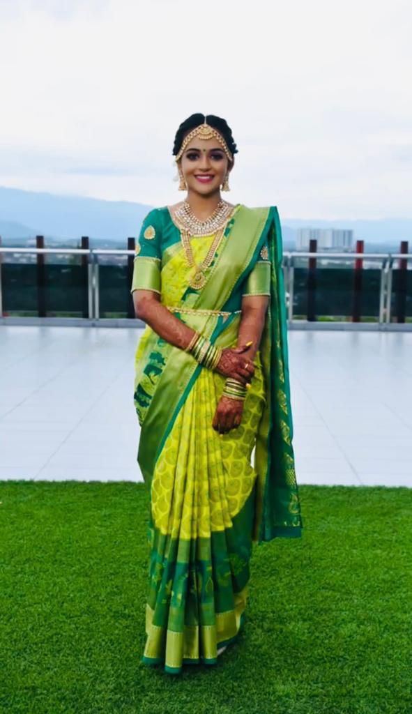 Dazzling Yellow Banarasi Silk Saree With Alluring Blouse Piece