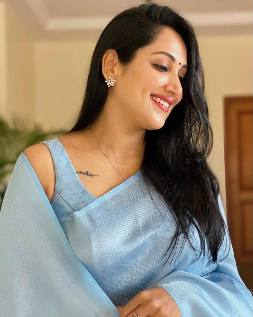 Pleasing Firozi Soft Silk Saree With Adorning Blouse Piece