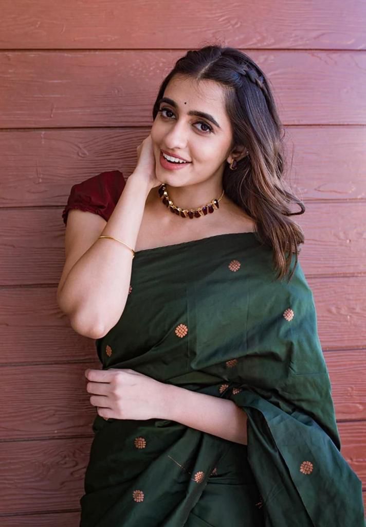 Desuetude Dark Green Soft Silk Saree With Excellent Blouse Piece