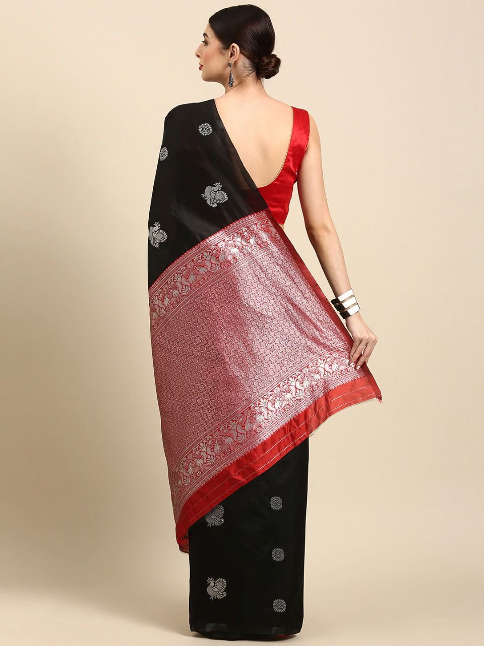 Adorable Black Soft Silk Saree With Stylish Blouse Piece