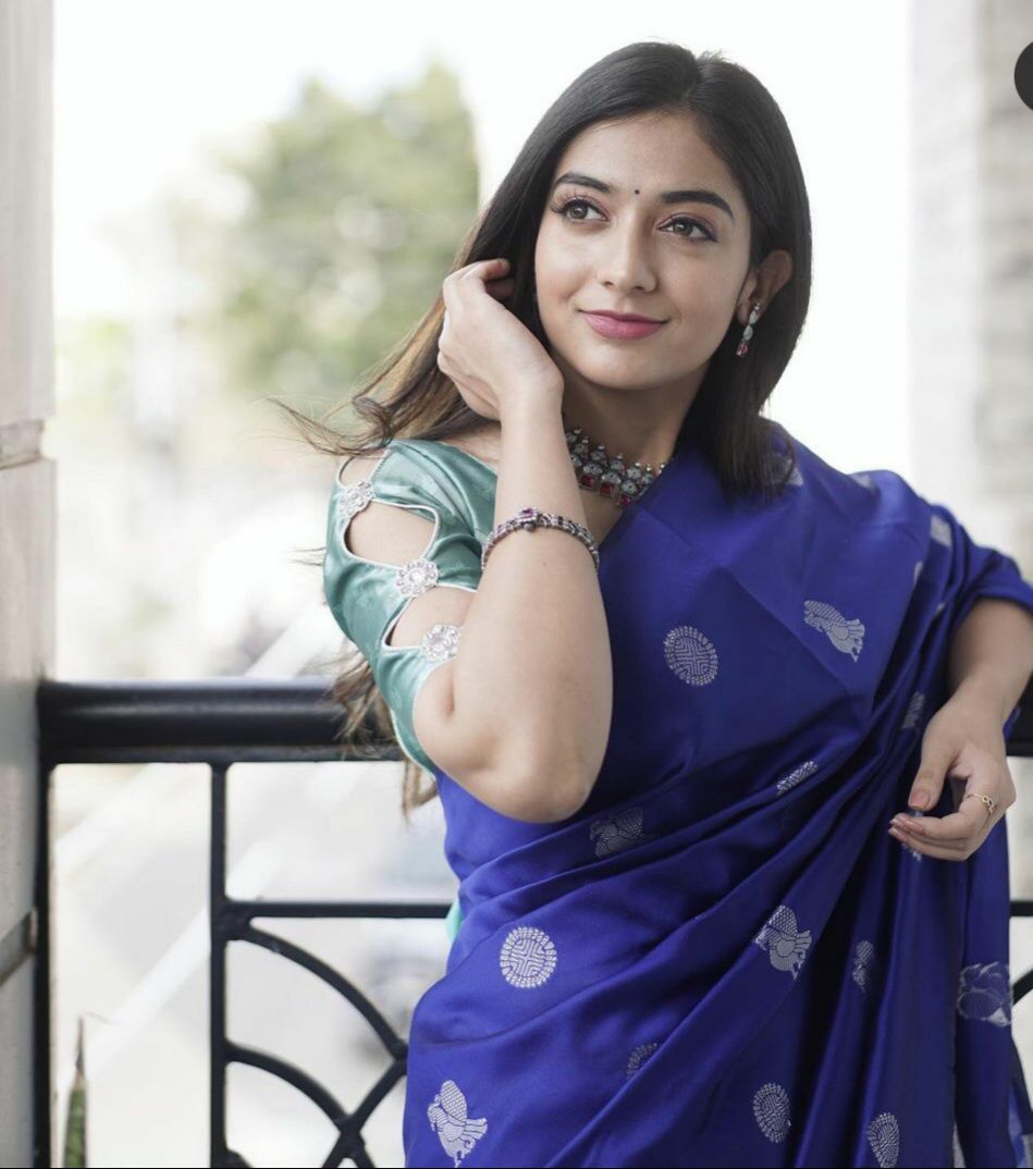Enlivening Blue Soft Silk Saree With Stylish Blouse Piece