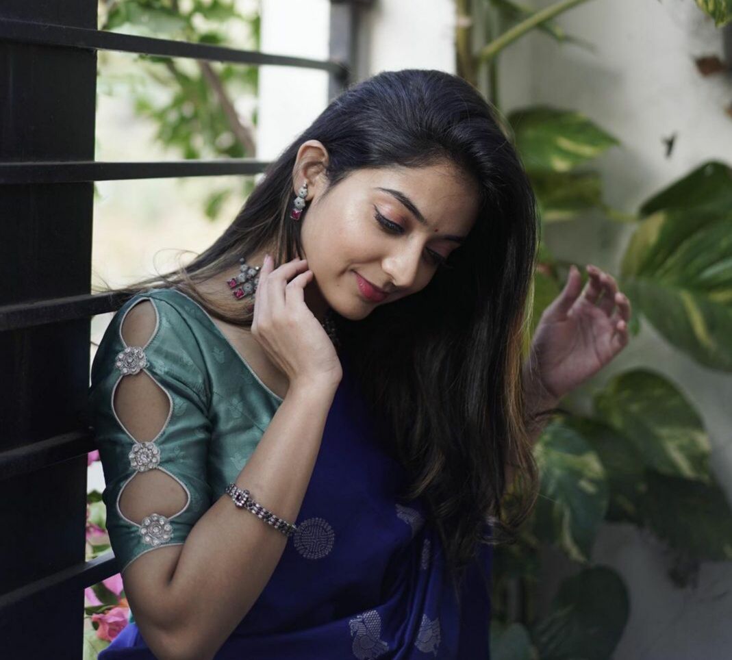 Enlivening Blue Soft Silk Saree With Stylish Blouse Piece
