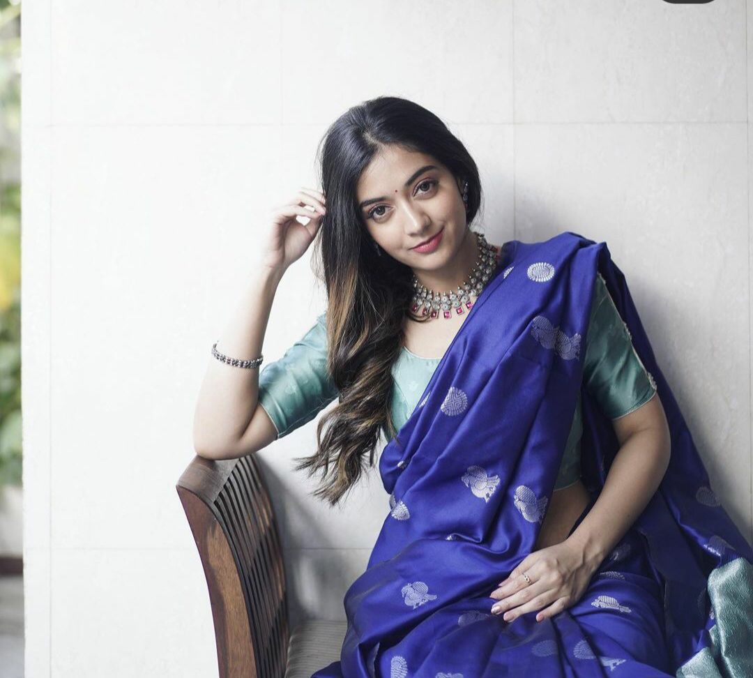 Enlivening Blue Soft Silk Saree With Stylish Blouse Piece