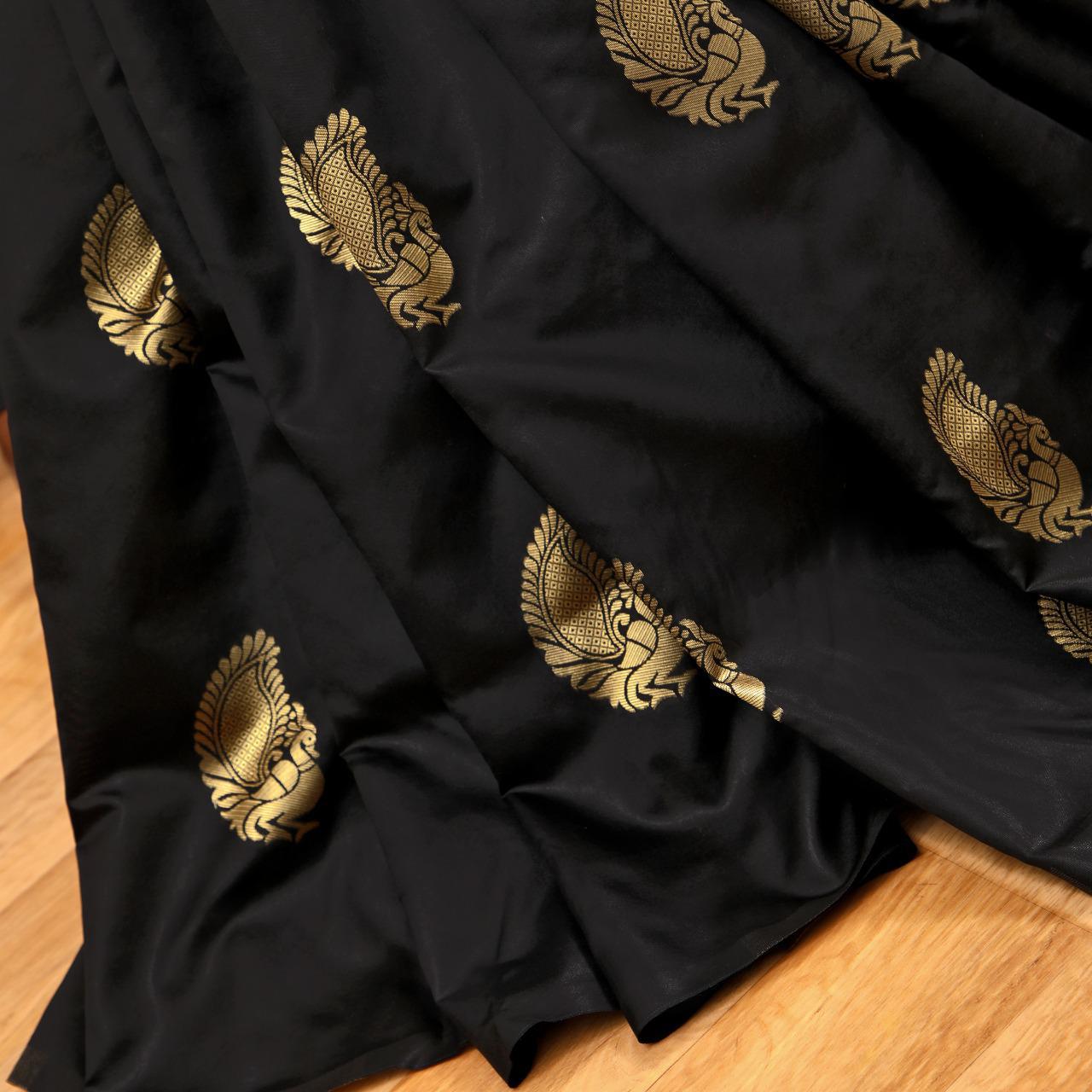 Scintillating Black Soft Silk Saree With Magnetic Blouse Piece