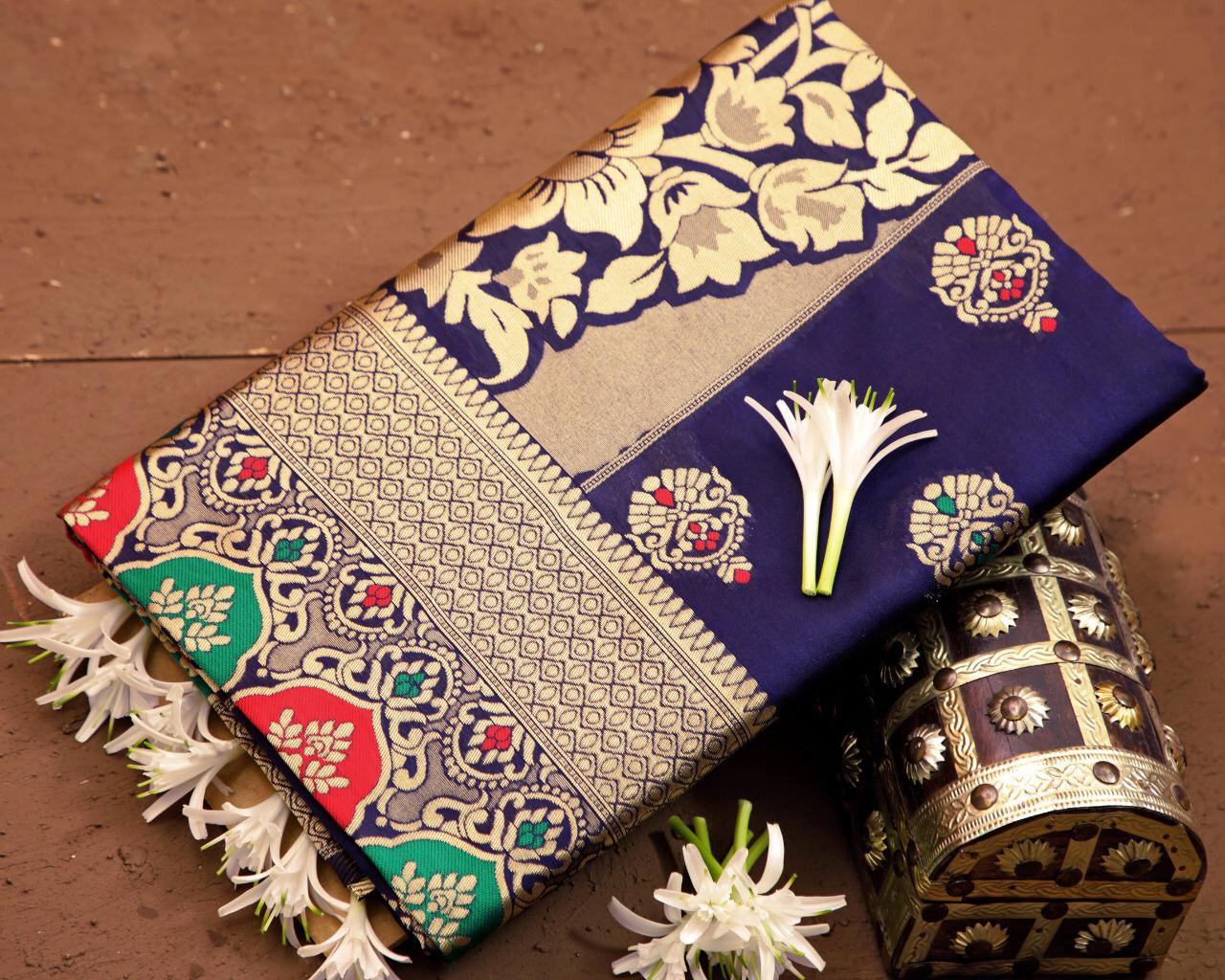 Arousing Blue Banarasi Silk Saree With Hypnotizing Blouse Piece