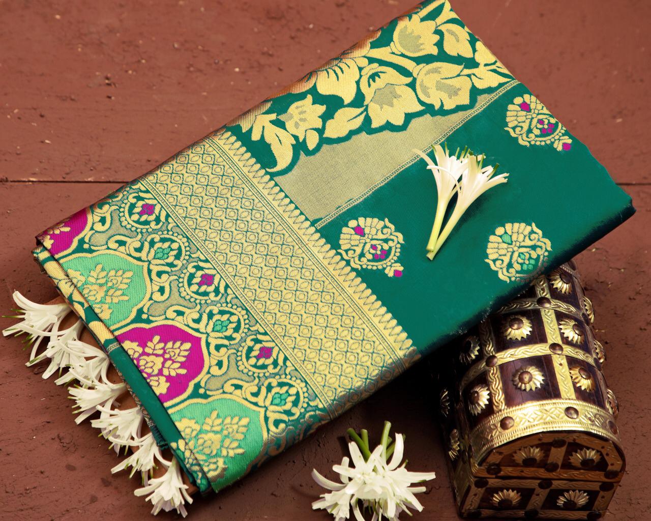Mesmeric Rama Banarasi Silk Saree With Effervescent Blouse Piece