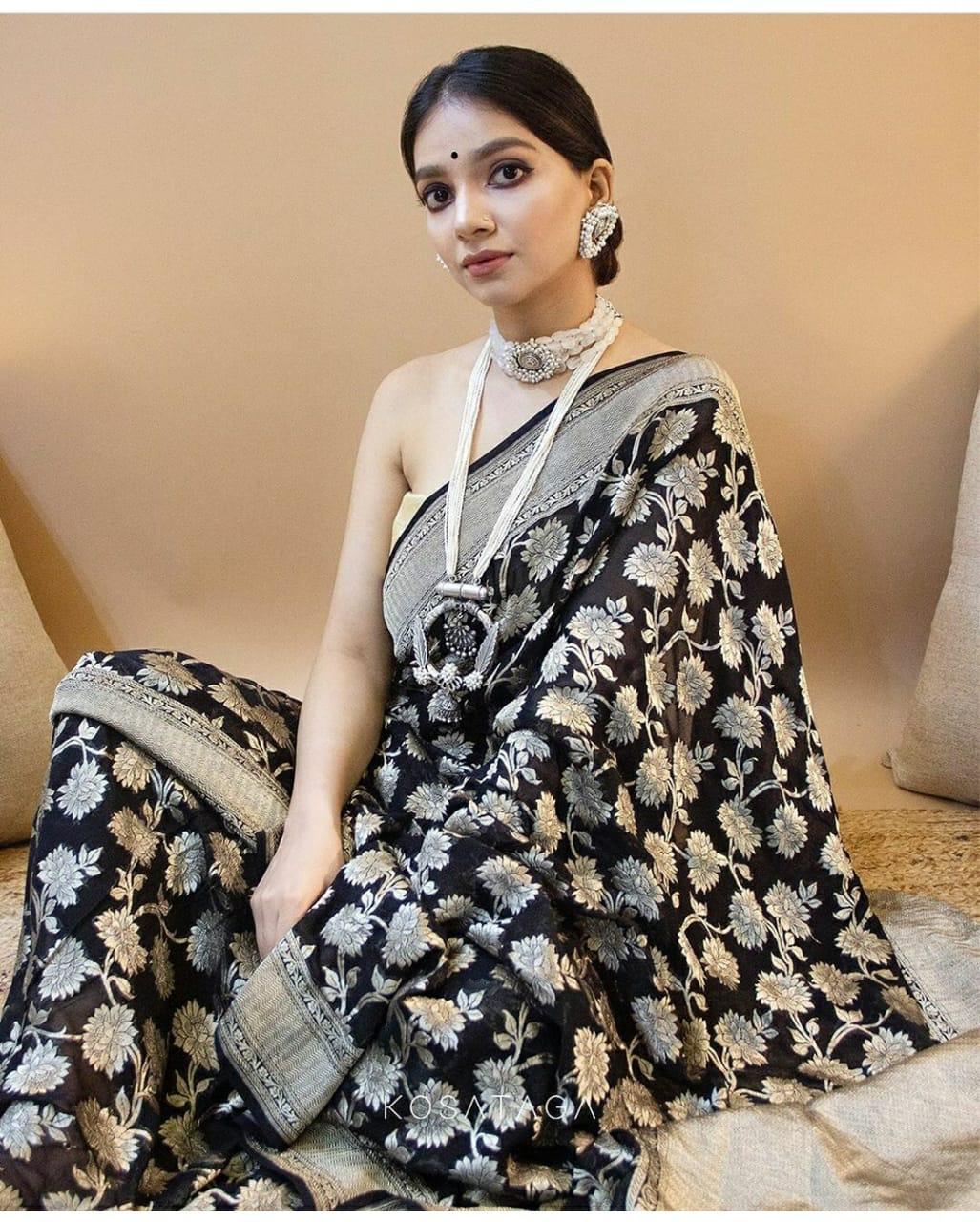 Mellifluent Black Banarasi Silk Saree With Transcendent Blouse Piece