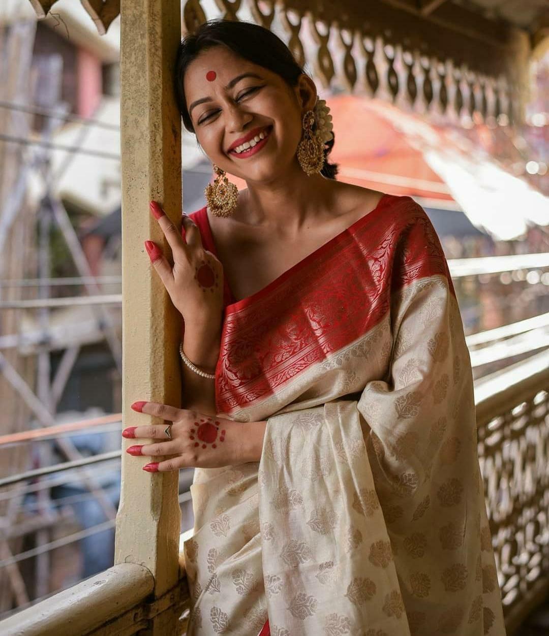 Melodious Beige Banarasi Silk Saree With Magical Blouse Piece
