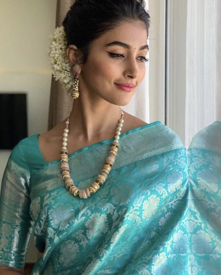 Silvery Firozi Banarasi Silk Saree With Harmonious Blouse Piece