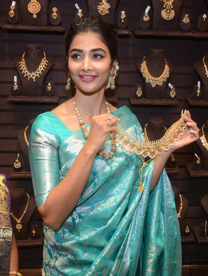 Silvery Firozi Banarasi Silk Saree With Harmonious Blouse Piece