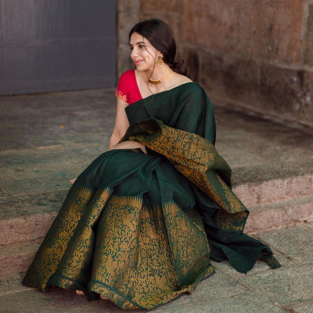 Refined Green Soft Silk Saree With Stylish Blouse Piece