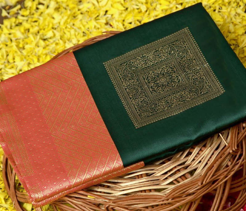 Tantalizing Green Soft Silk Saree With Stylish Blouse Piece