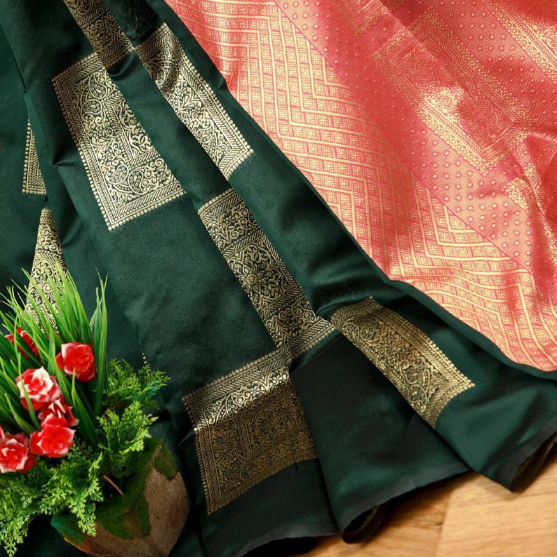 Tantalizing Green Soft Silk Saree With Stylish Blouse Piece