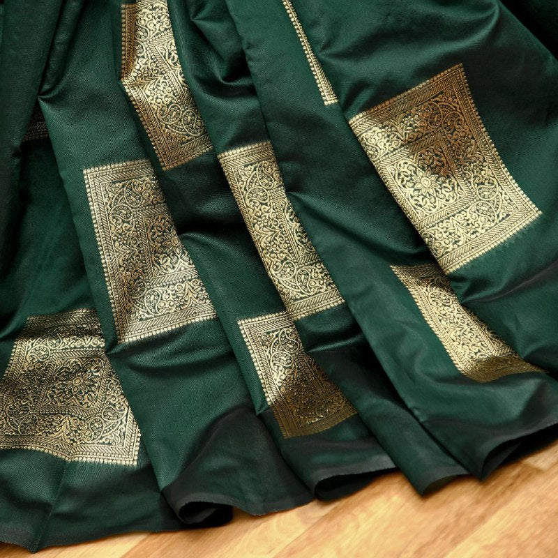 Tantalizing Green Soft Silk Saree With Stylish Blouse Piece