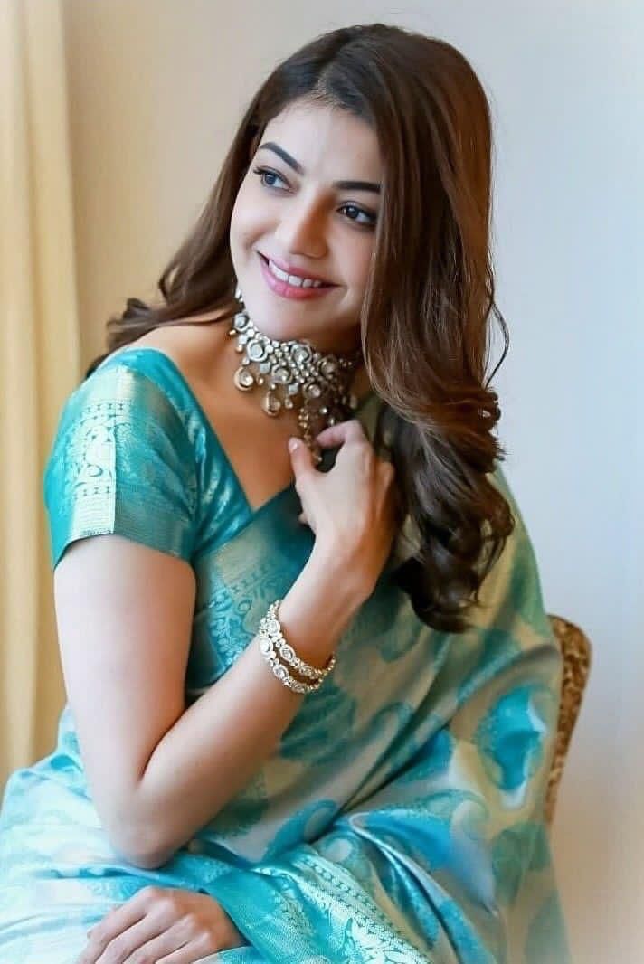 Euphonious Firozi Banarasi Silk Saree With Dulcet Blouse Piece