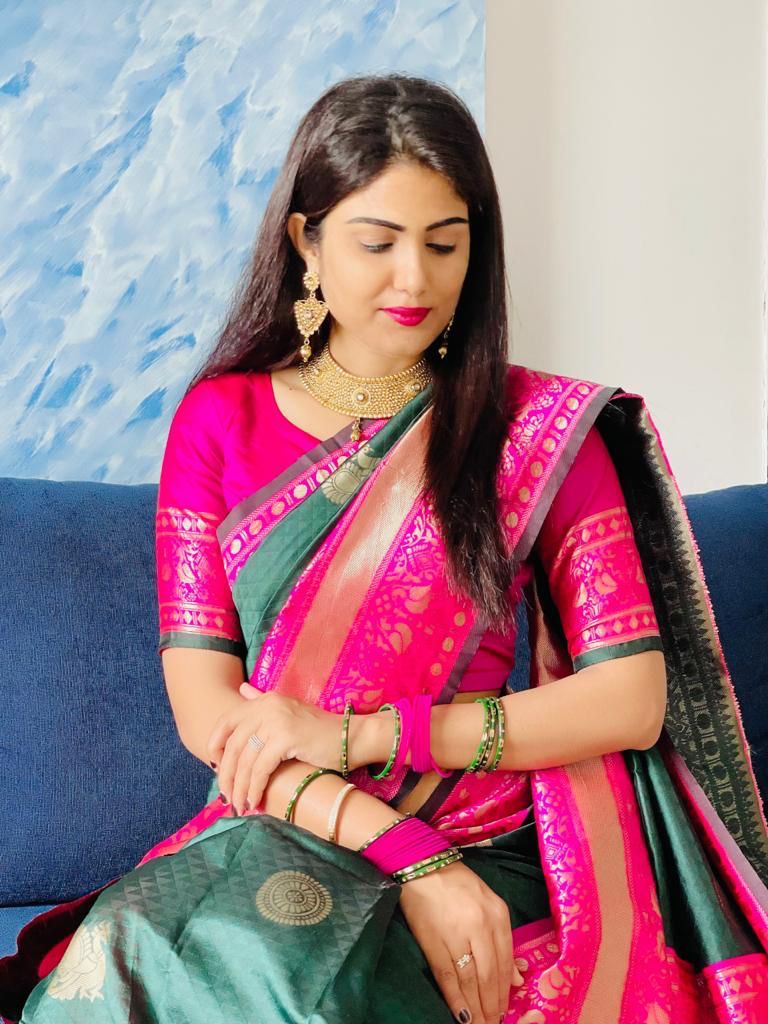 Melodic Green Banarasi Silk Saree With Sonorous Blouse Piece