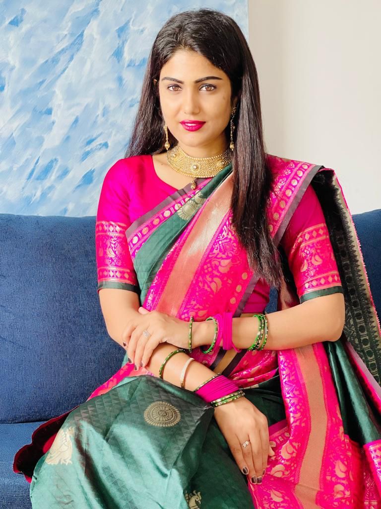 Melodic Green Banarasi Silk Saree With Sonorous Blouse Piece
