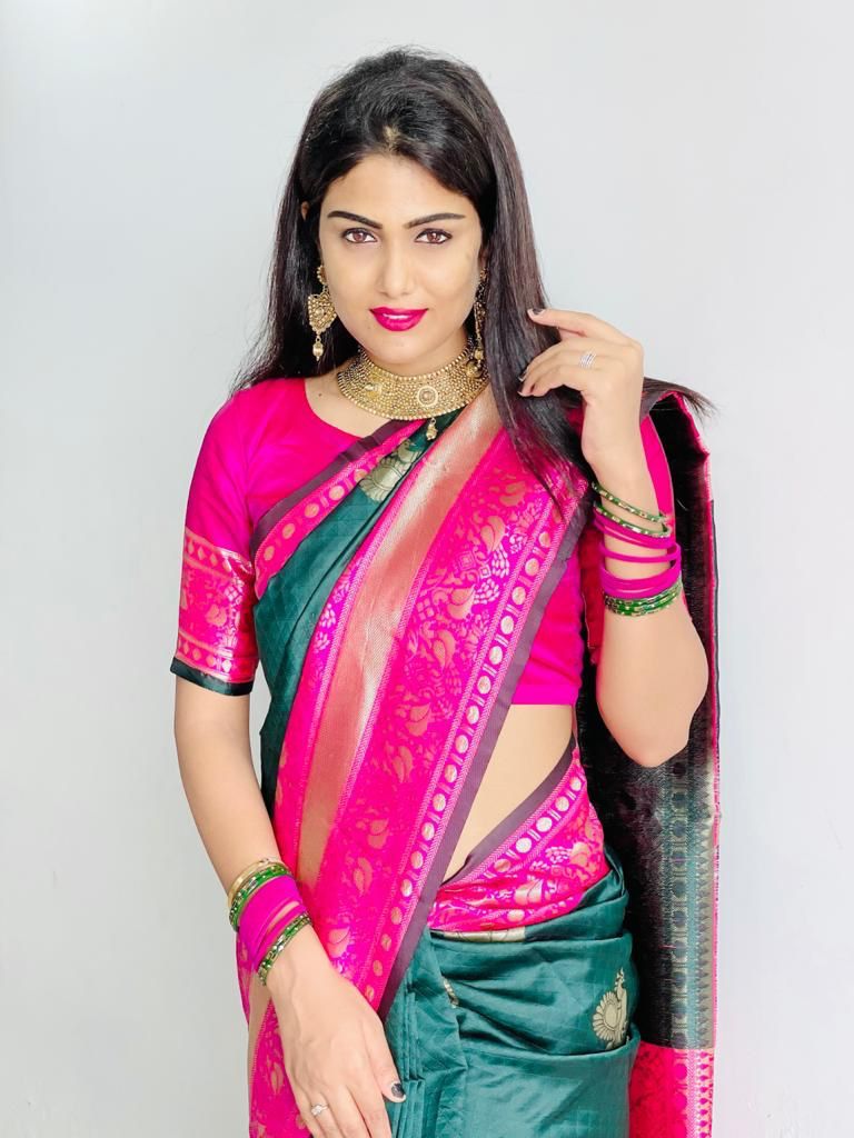 Melodic Green Banarasi Silk Saree With Sonorous Blouse Piece