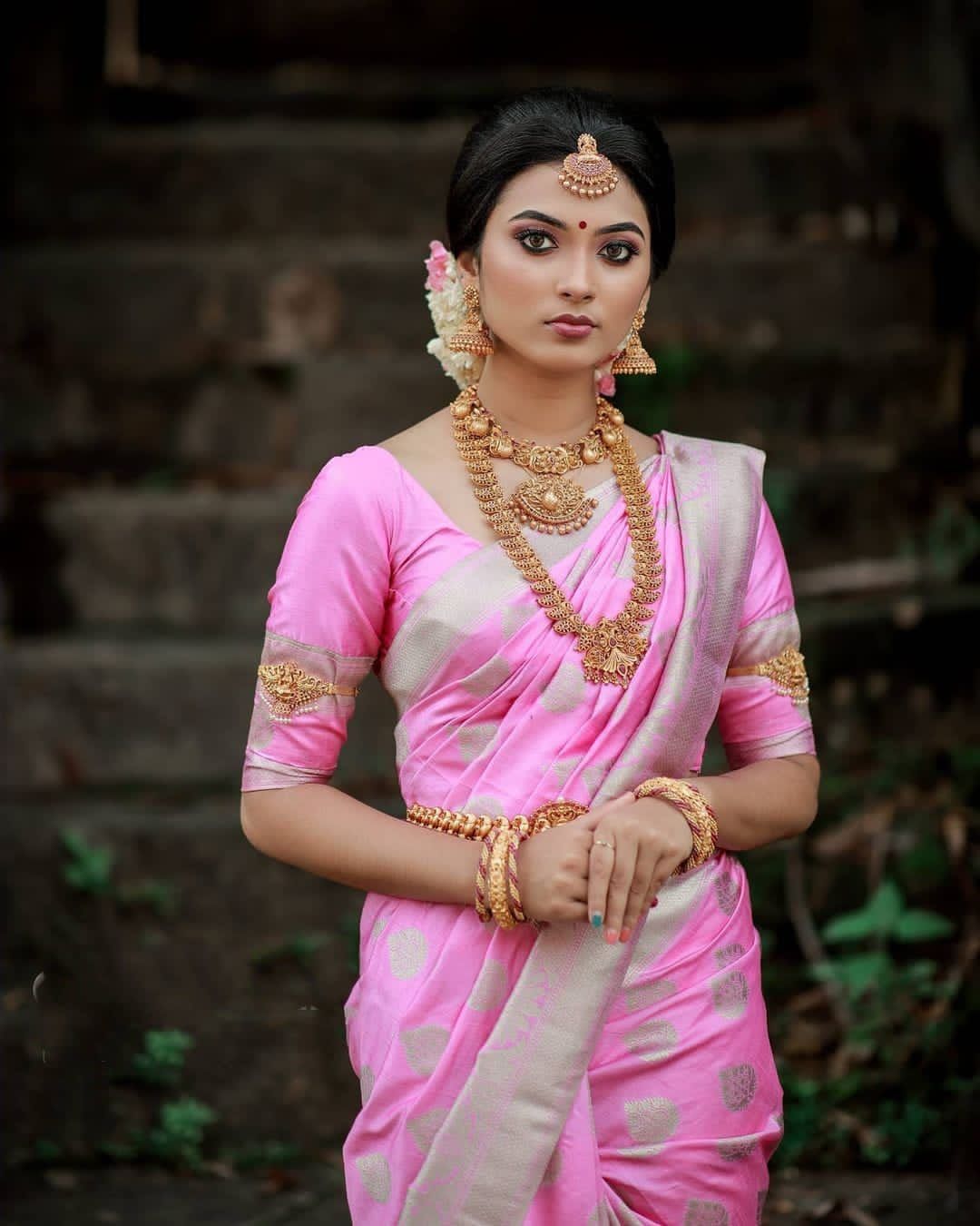 Hypnotic Pink Banarasi Silk Saree With Plangent Blouse Piece