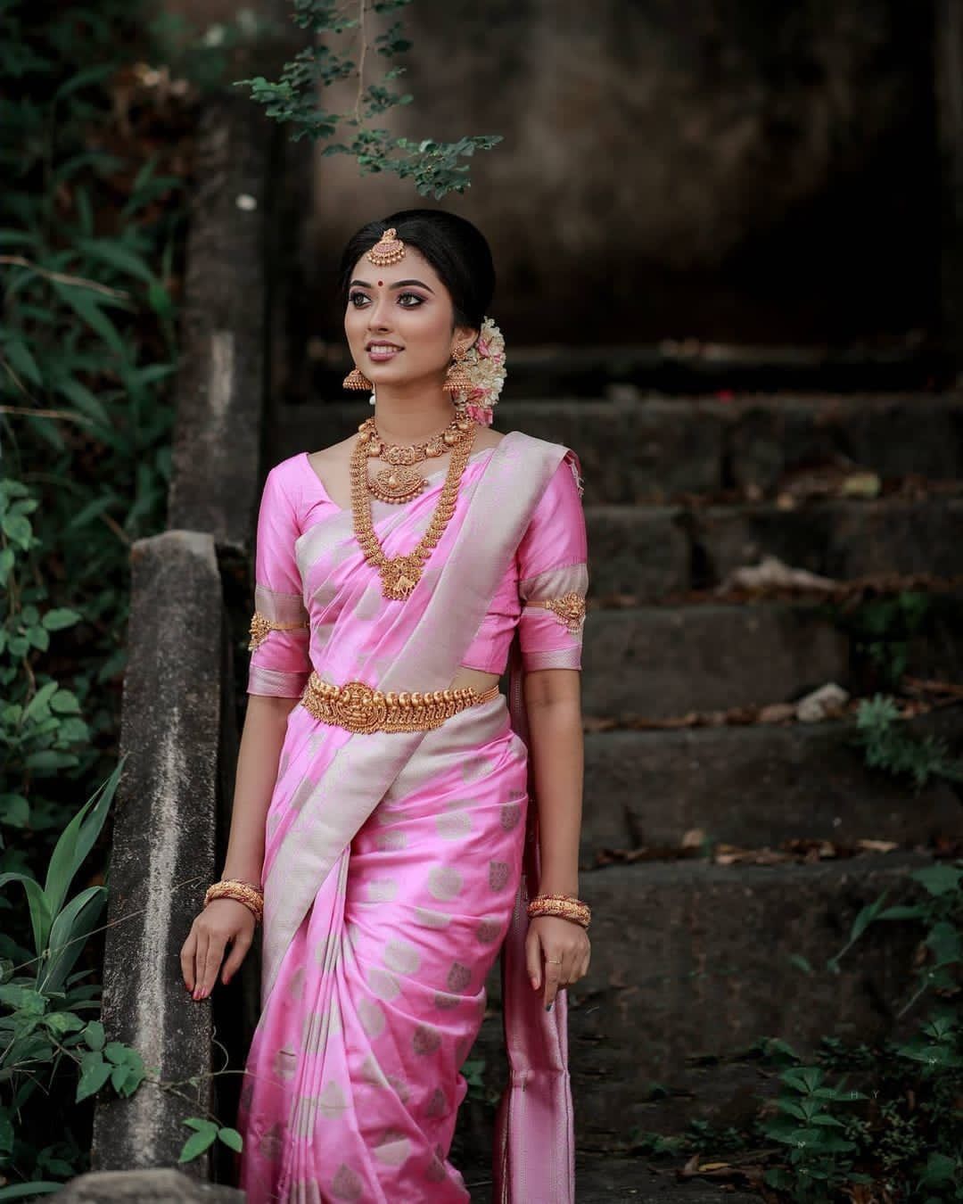 Hypnotic Pink Banarasi Silk Saree With Plangent Blouse Piece