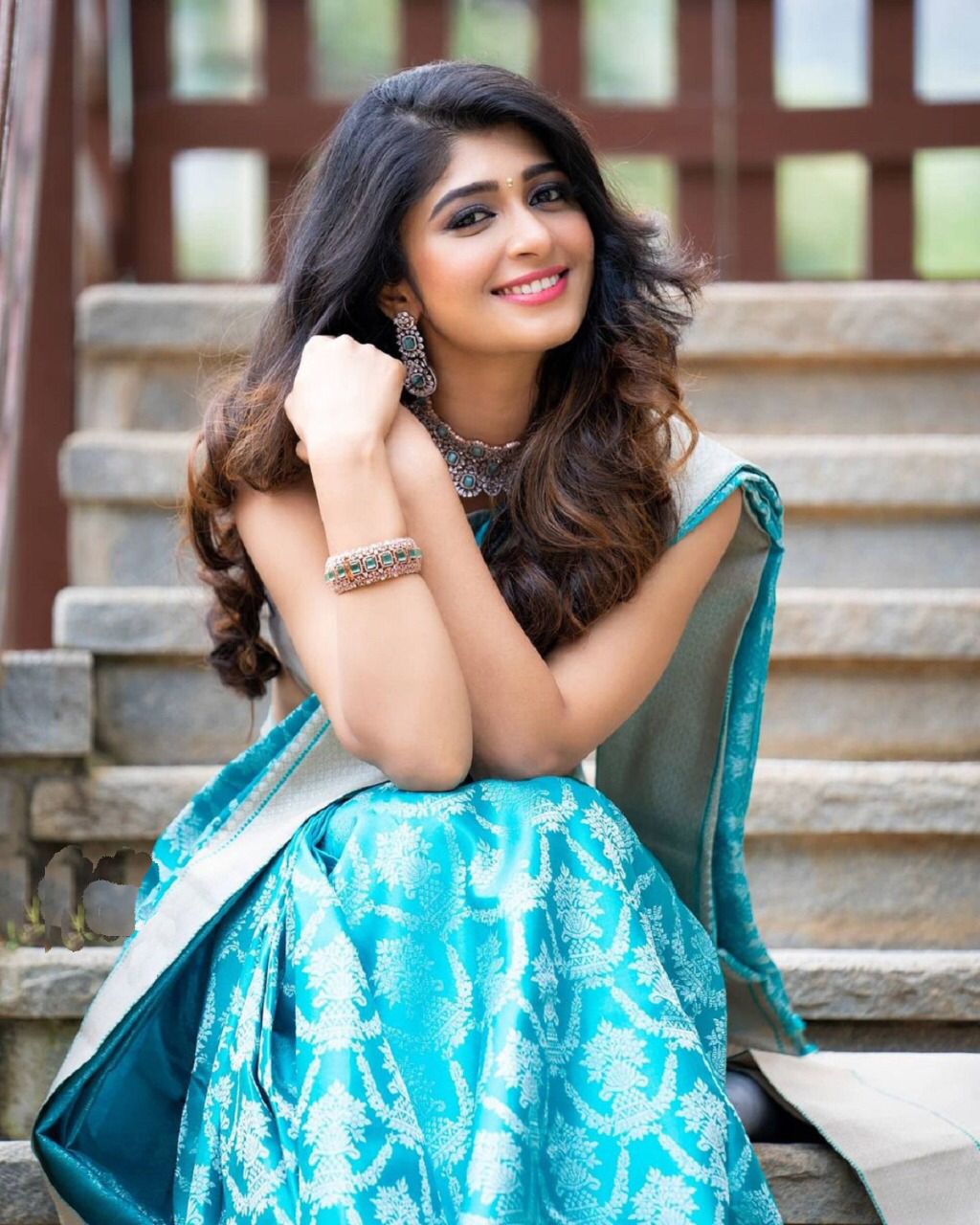 Angelic Firozi Banarasi Silk Saree With Satisfying Blouse Piece