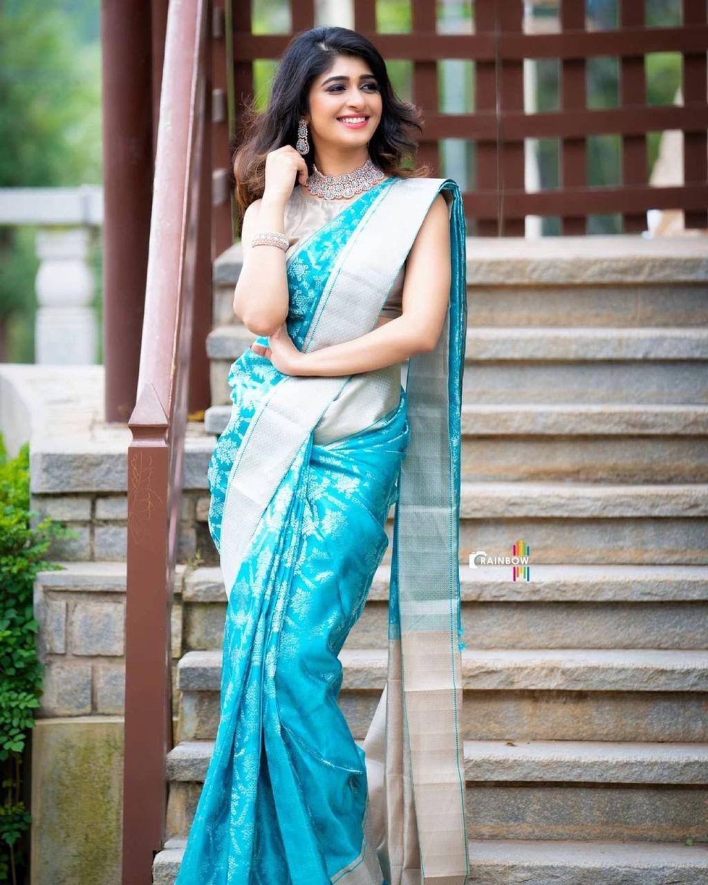 Angelic Firozi Banarasi Silk Saree With Satisfying Blouse Piece