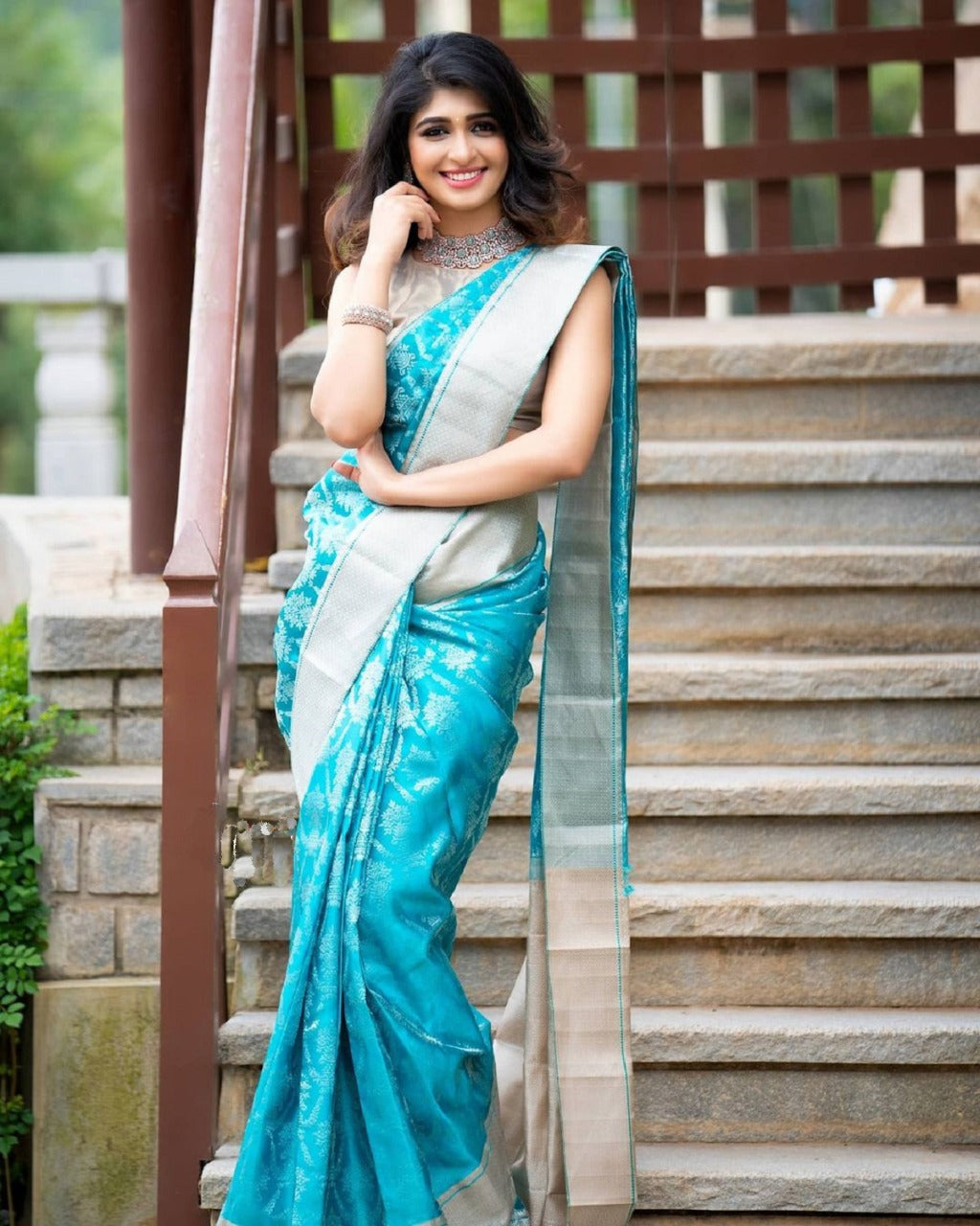 Angelic Firozi Banarasi Silk Saree With Satisfying Blouse Piece