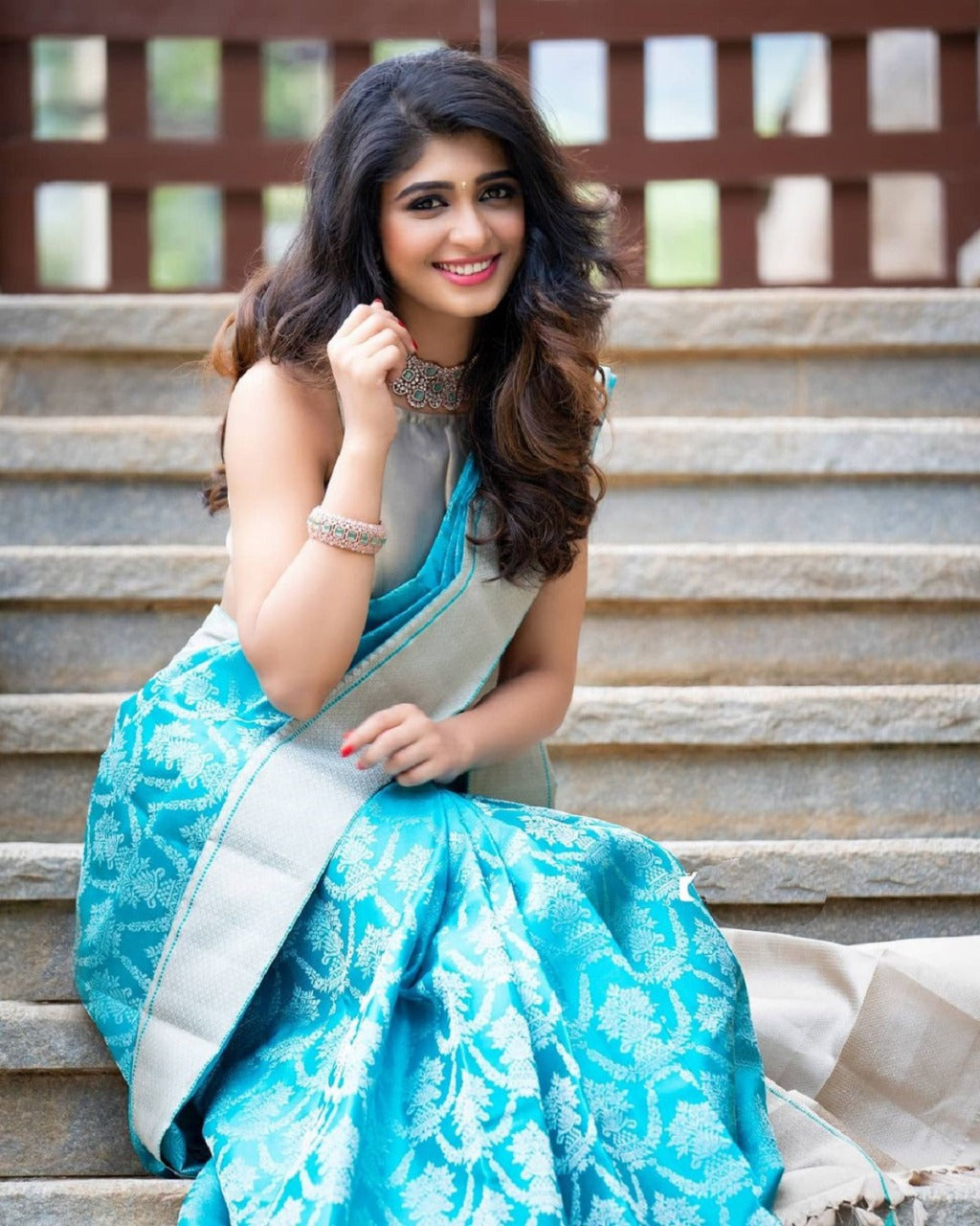 Angelic Firozi Banarasi Silk Saree With Satisfying Blouse Piece