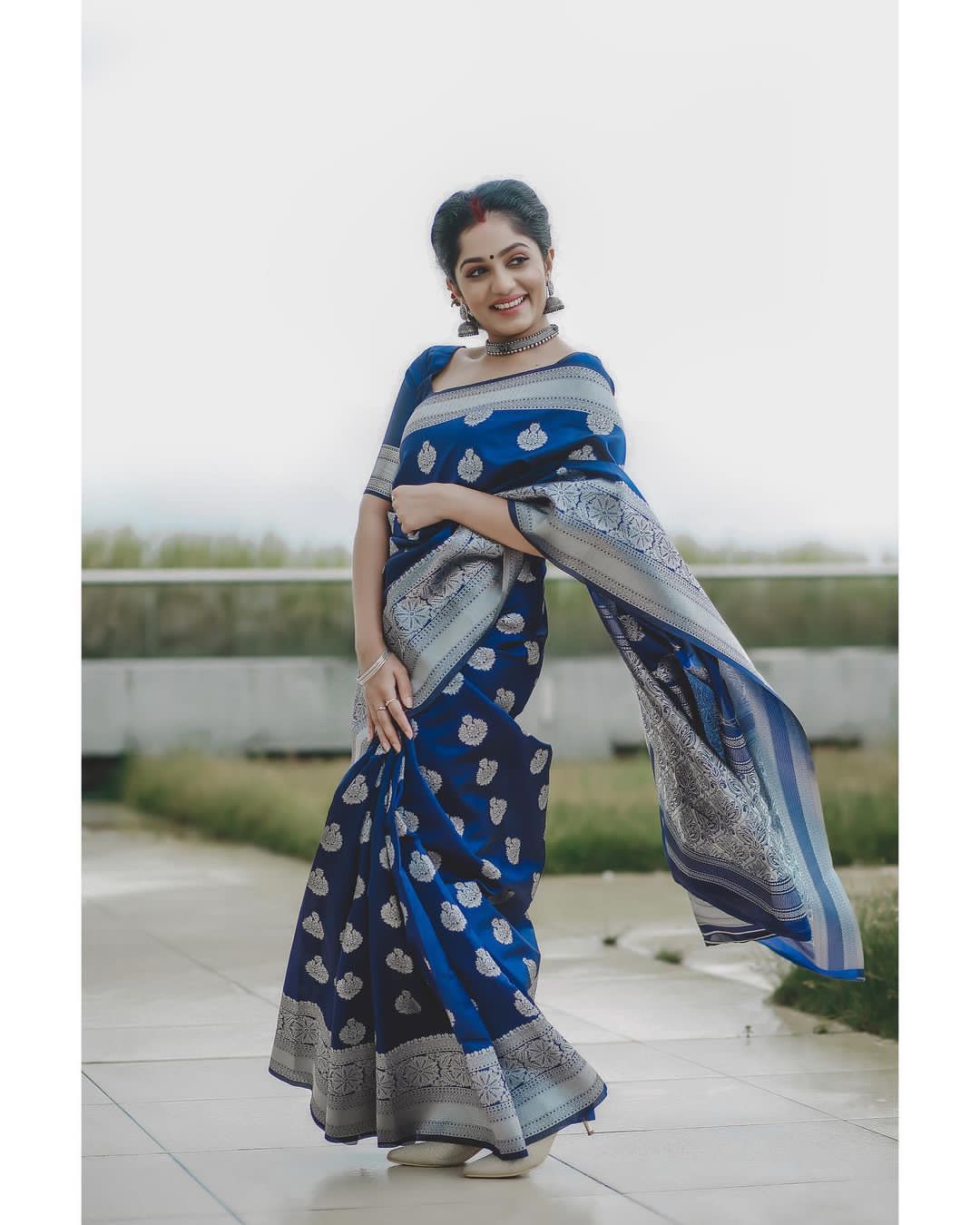 Gorgeous Navy Blue Banarasi Silk Saree With Aesthetic Blouse Piece