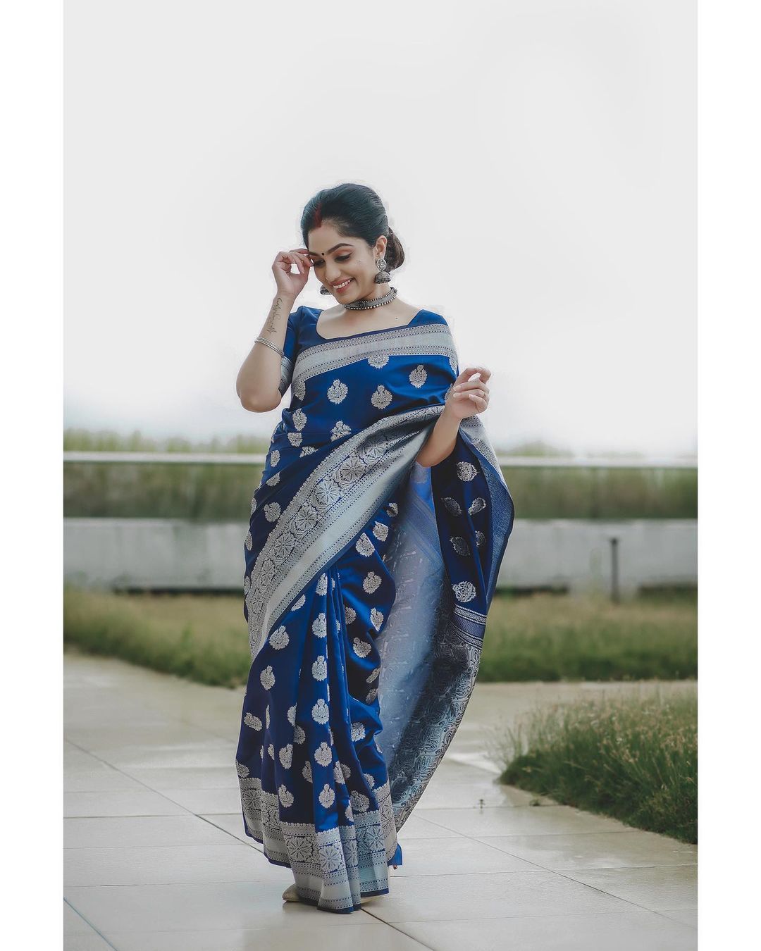 Gorgeous Navy Blue Banarasi Silk Saree With Aesthetic Blouse Piece