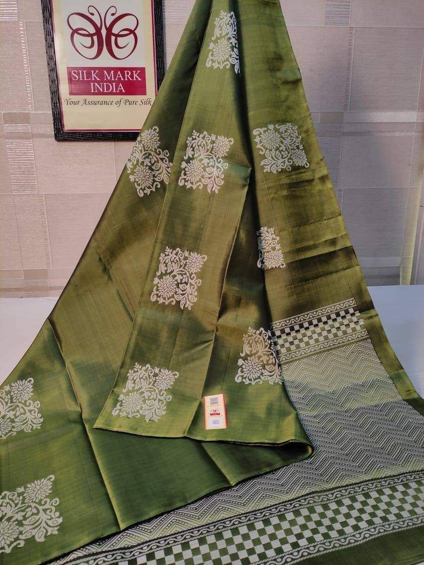 Delightful Mehandi Soft Silk Saree With Regal Blouse Piece