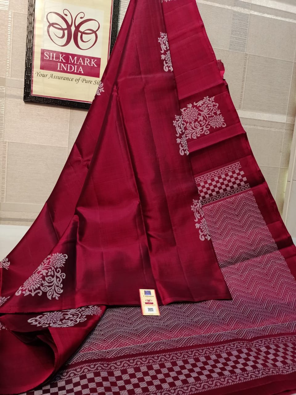 Fascinating Maroon Soft Silk Saree With Regal Blouse Piece