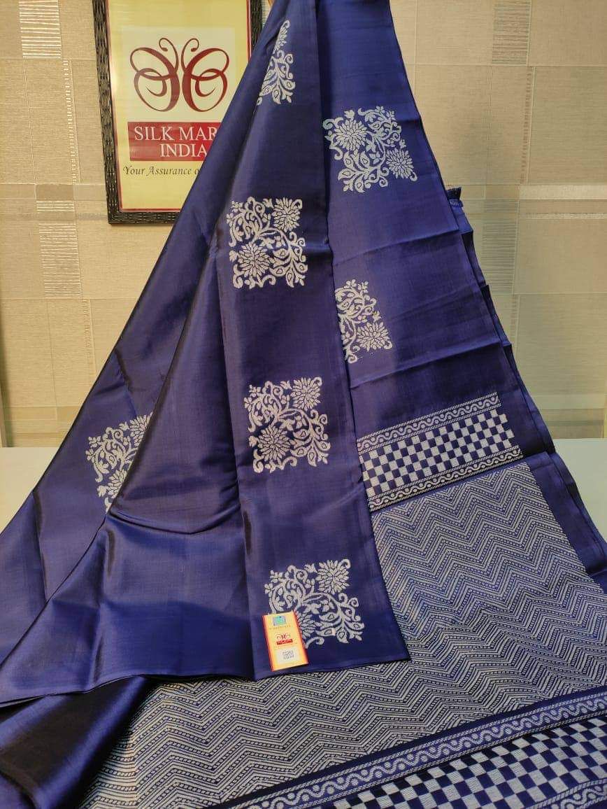 Exquisite Navy Blue Soft Silk Saree With Regal Blouse Piece
