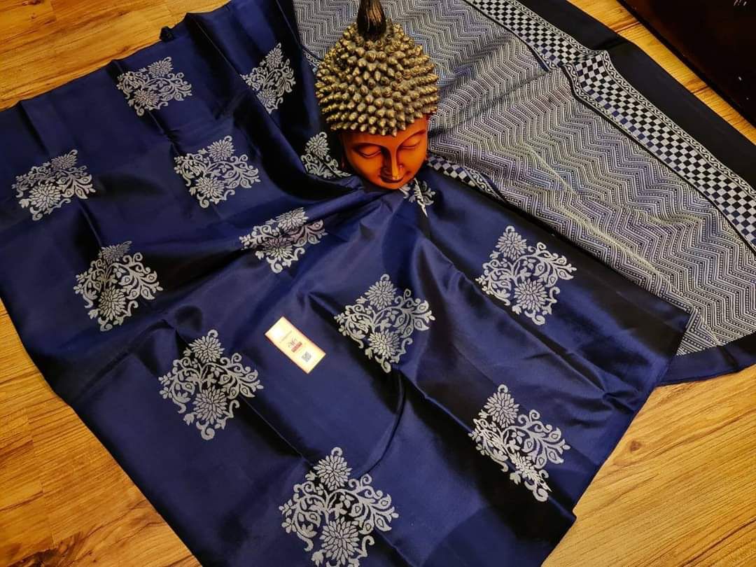 Exquisite Navy Blue Soft Silk Saree With Regal Blouse Piece