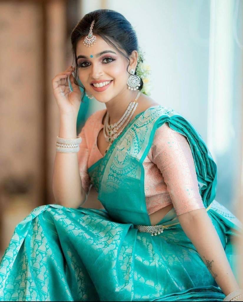 Glamorous Firozi Soft Silk Saree With Gorgeous Blouse Piece