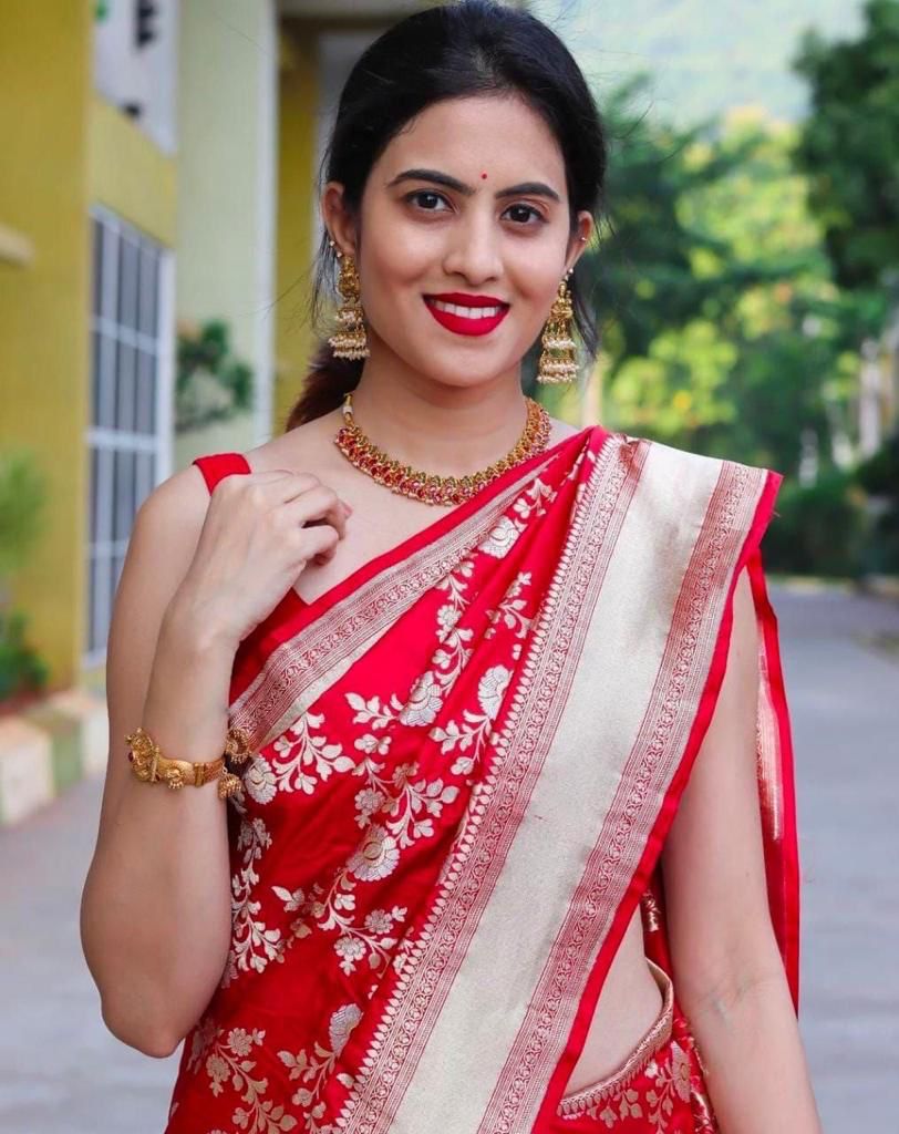 Sophisticated Red Banarasi Silk Saree With Opulent Blouse Piece