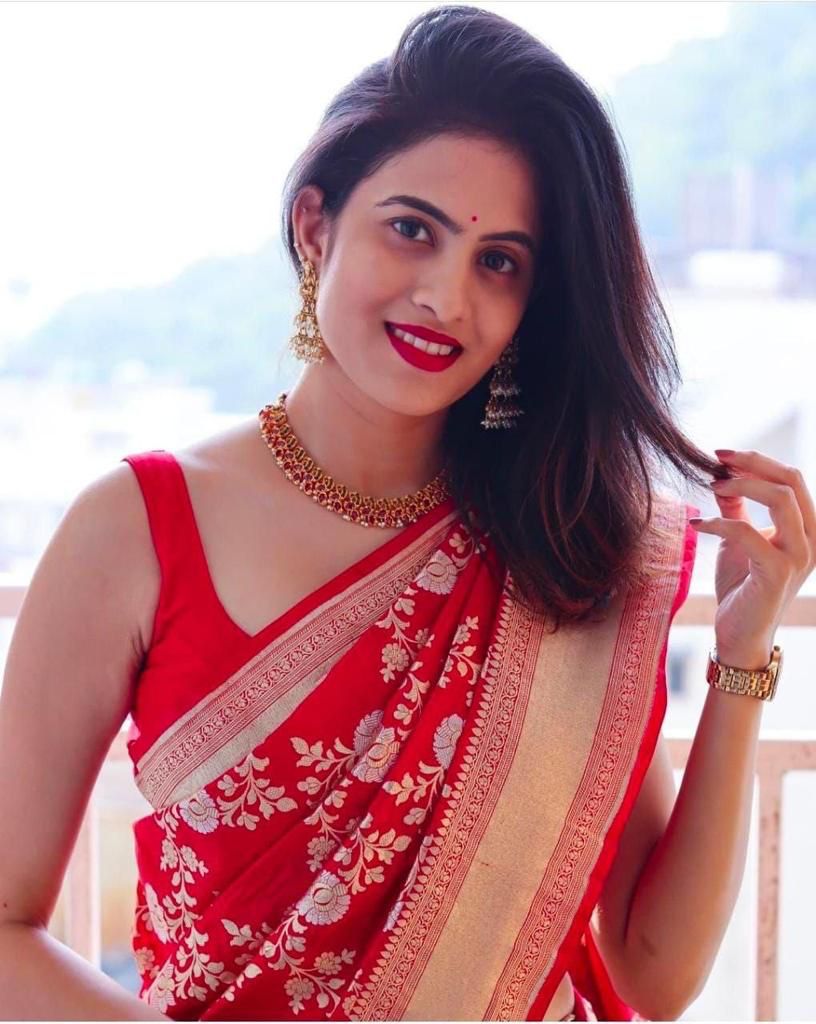 Sophisticated Red Banarasi Silk Saree With Opulent Blouse Piece