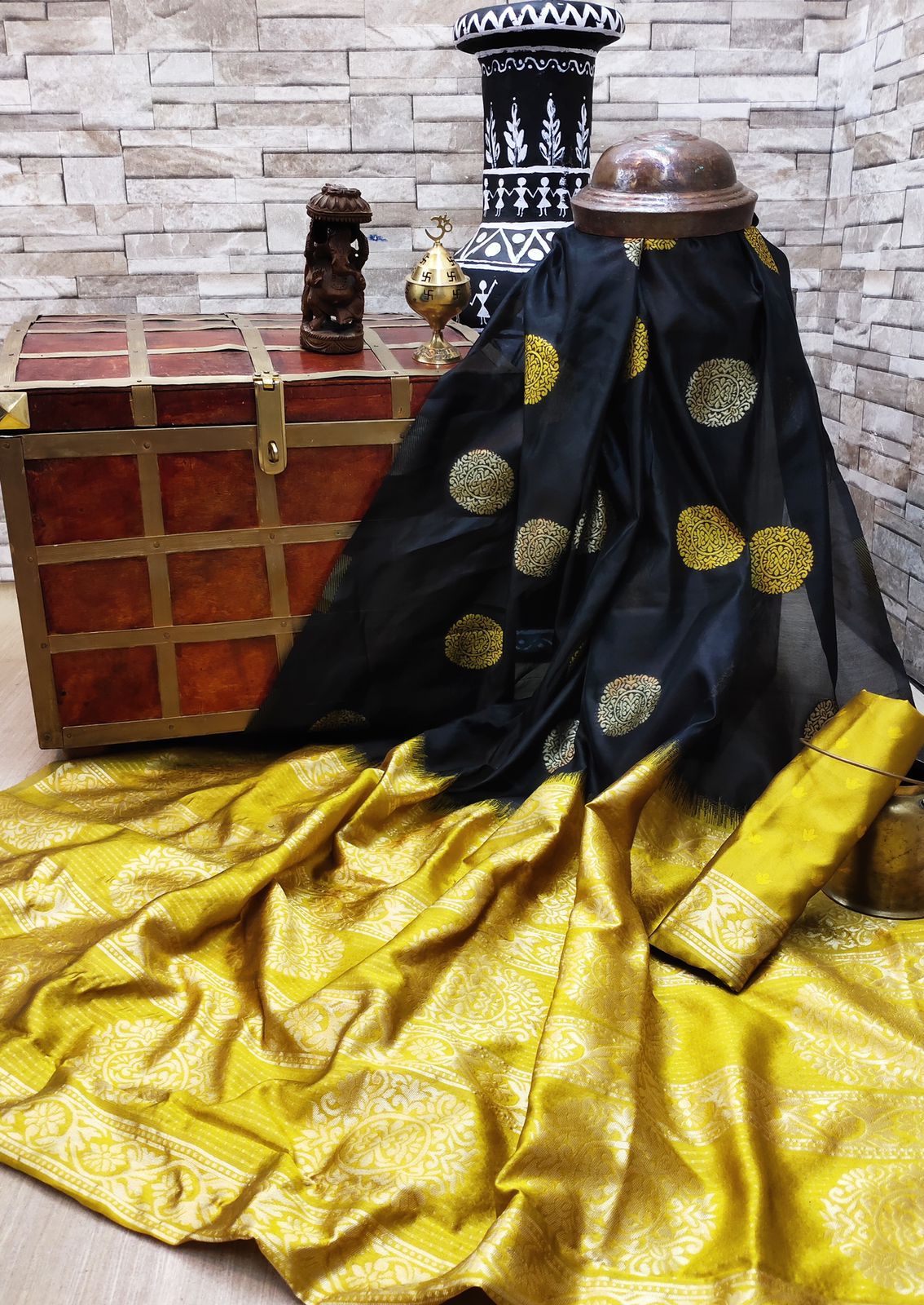 Lassitude Black Soft Silk Saree With Jazzy Blouse Piece