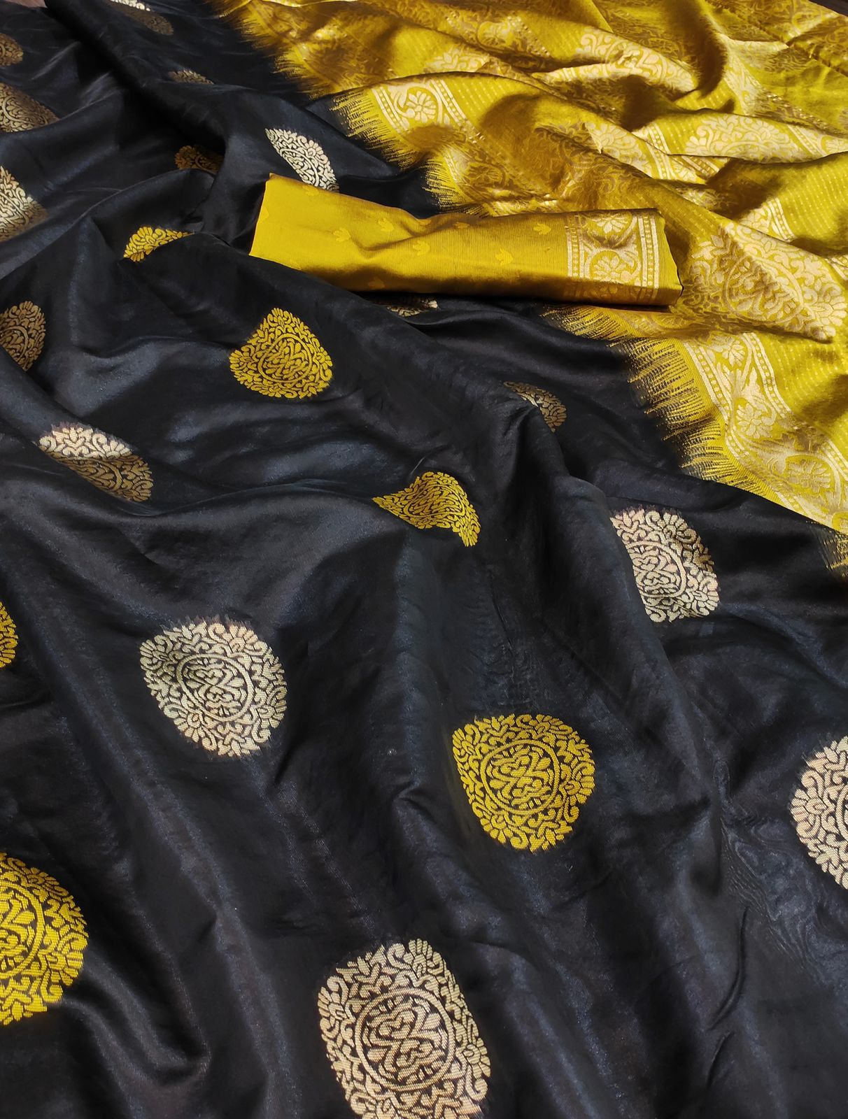 Lassitude Black Soft Silk Saree With Jazzy Blouse Piece