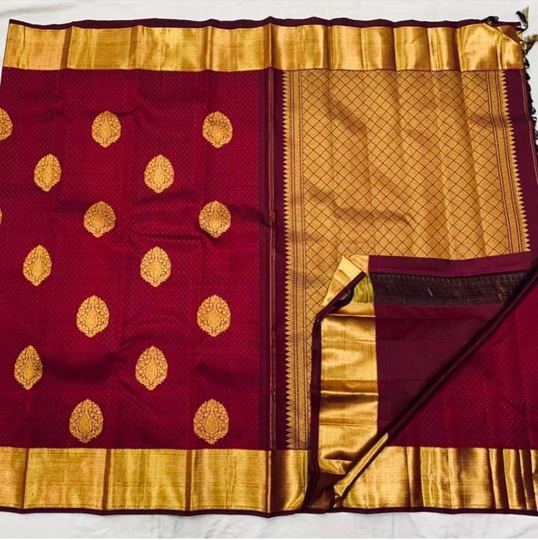 Bewitching Maroon Banarasi Silk Saree With Serene Blouse Piece