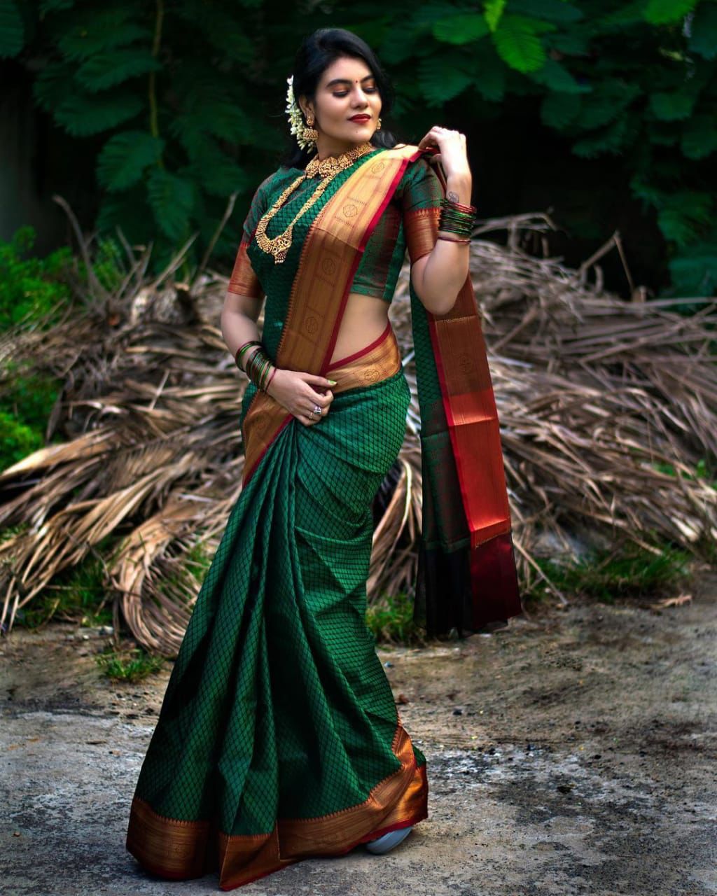 Delightful Green Soft Silk Saree With Stylish Blouse Piece